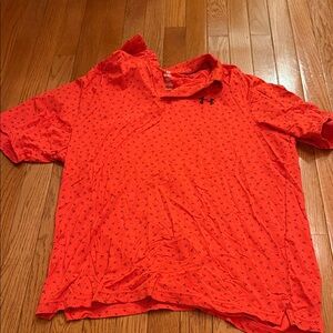 Under Armour Red Patterned T-Shirt - Size Large